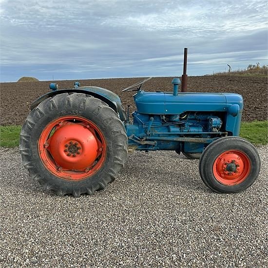 Ford Dexta T3 - New back tyres 8 of 30