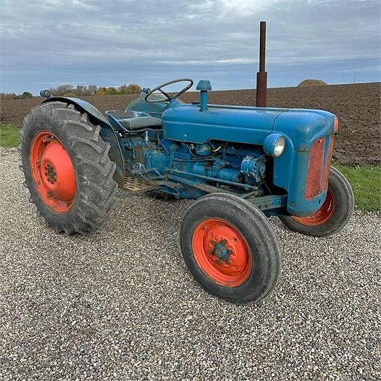 Ford Dexta T3 - New back tyres 9 of 30