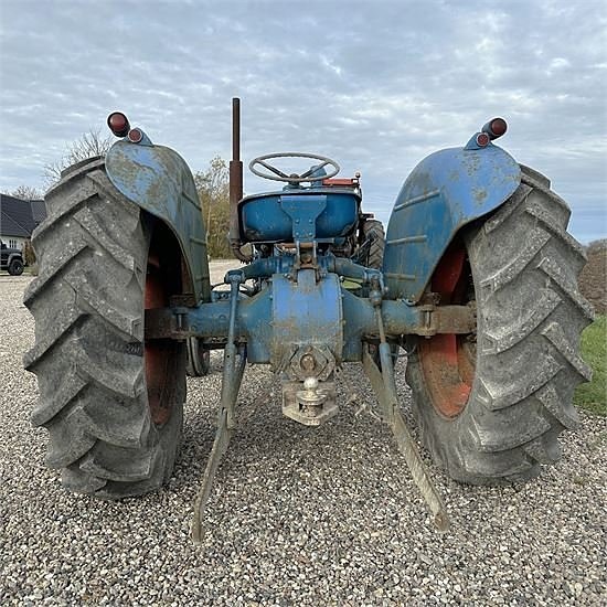 Ford Dexta T3 - New back tyres 5 of 30