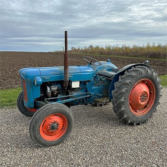 Ford Dexta T3 - New back tyres