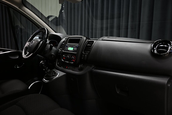 Opel Vivaro 17 of 25