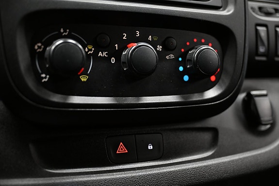 Opel Vivaro 19 of 25