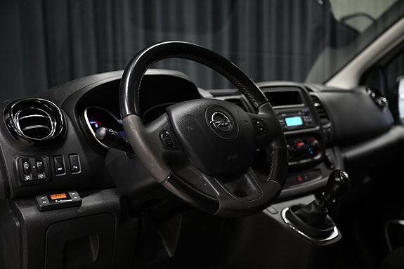 Opel Vivaro 13 of 25