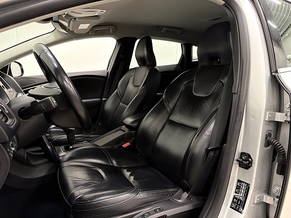 Volvo V40 12 of 22