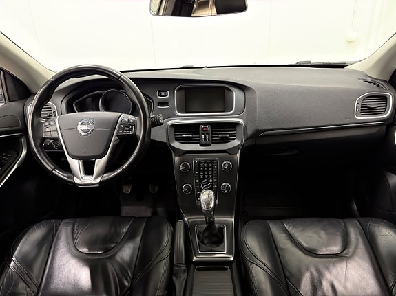 Volvo V40 16 of 22