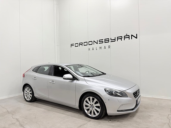 Volvo V40 3 of 5
