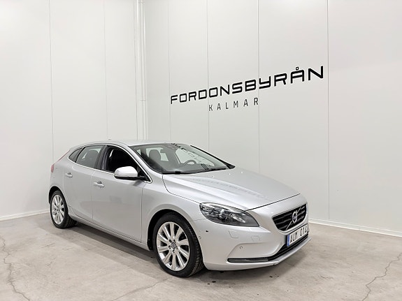 Volvo V40 2 of 5