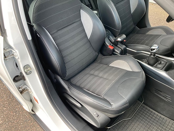 Peugeot 2008 23 of 27