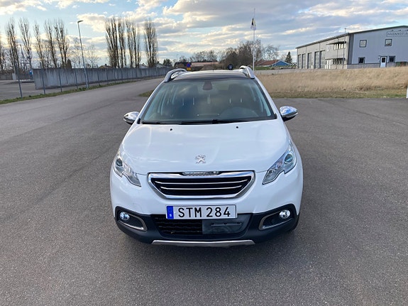 Peugeot 2008 2 of 5