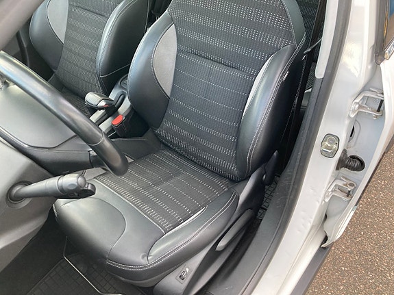 Peugeot 2008 21 of 27