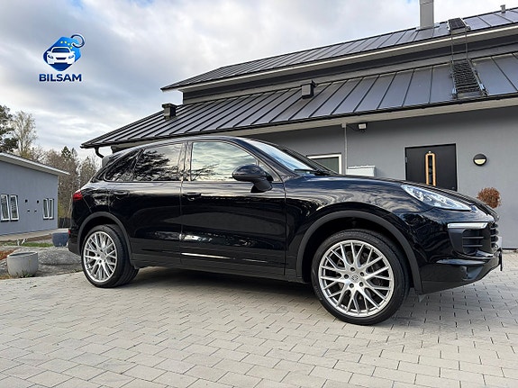 Porsche Cayenne 4 of 5