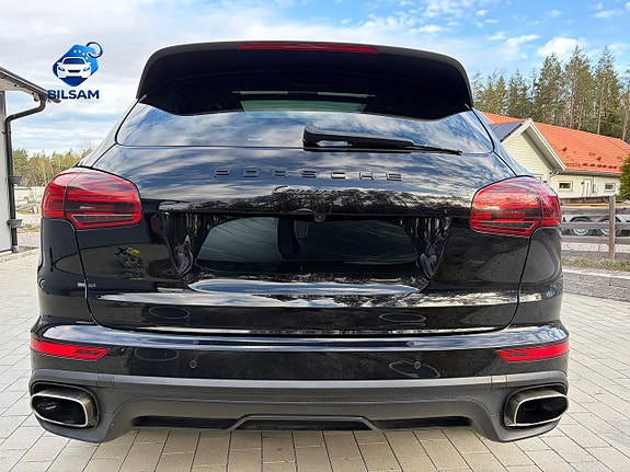 Porsche Cayenne 5 of 5