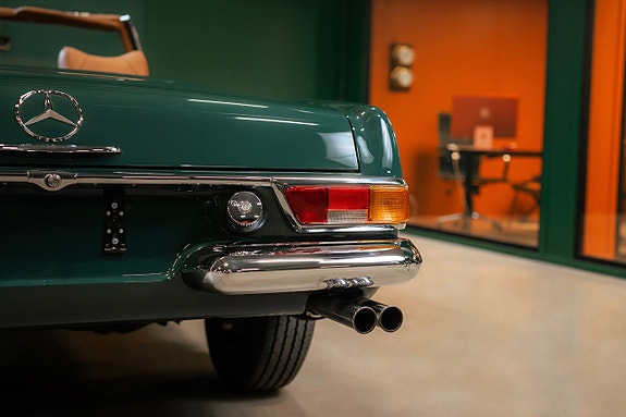 Mercedes-Benz 280 SL 15 of 30