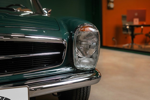 Mercedes-Benz 280 SL 14 of 30