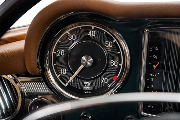 Mercedes-Benz 280 SL 26 of 30