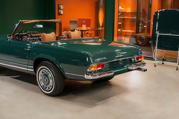 Mercedes-Benz 280 SL 4 of 5