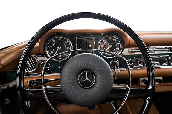 Mercedes-Benz 280 SL 23 of 30