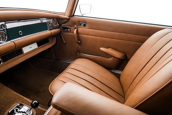 Mercedes-Benz 280 SL 28 of 30