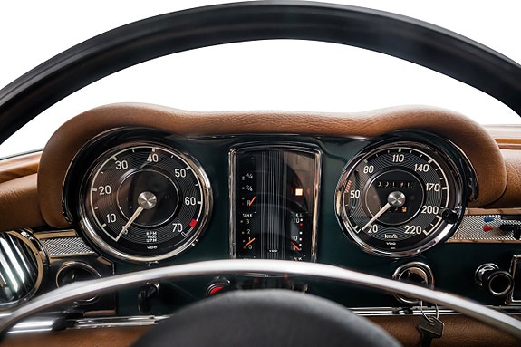 Mercedes-Benz 280 SL 24 of 30