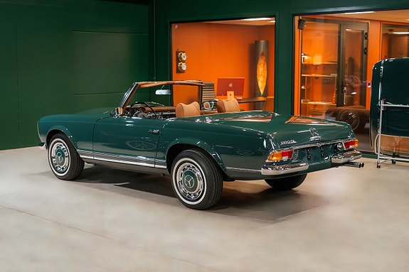 Mercedes-Benz 280 SL 3 of 5