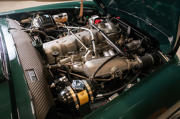 Mercedes-Benz 280 SL 16 of 30