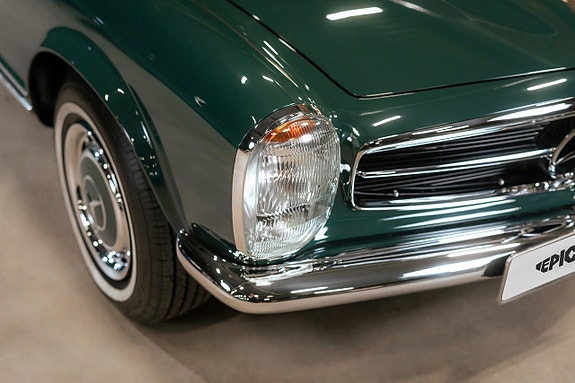 Mercedes-Benz 280 SL 11 of 30