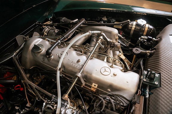 Mercedes-Benz 280 SL 17 of 30