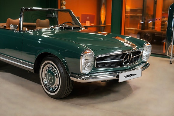 Mercedes-Benz 280 SL 2 of 5