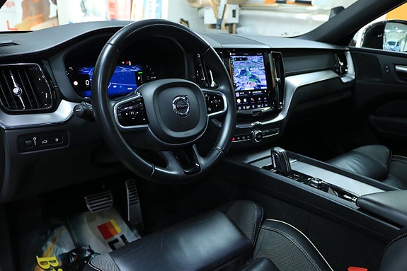 Volvo XC60 13 of 30