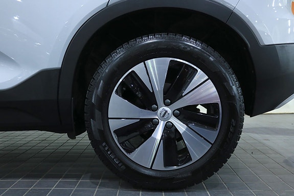 Volvo XC40 13 of 28