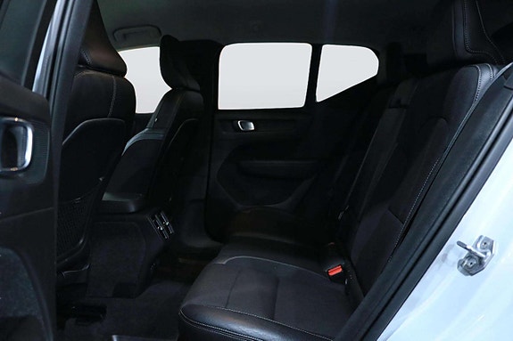 Volvo XC40 7 of 28