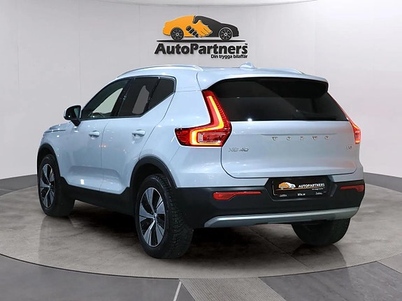 Volvo XC40 2 of 5