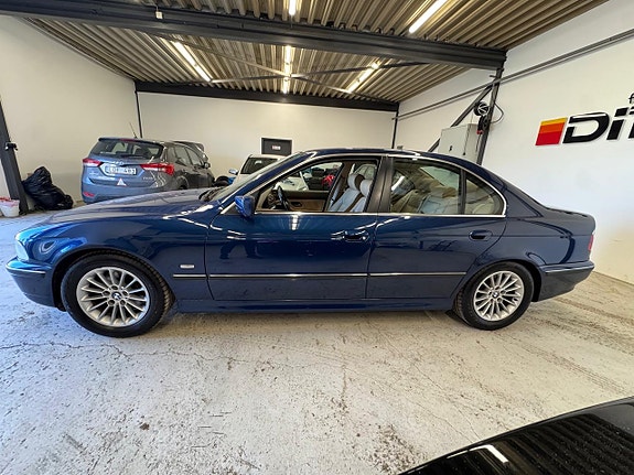BMW 540i 4 of 5