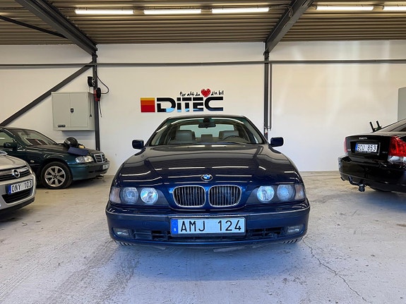 BMW 540i 2 of 5