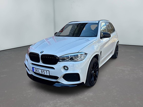 BMW X5 2 of 5
