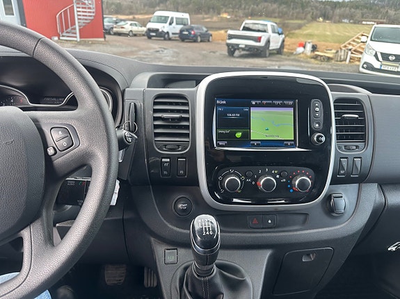 Renault Trafic 9 of 12