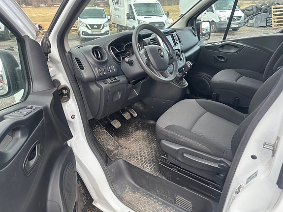 Renault Trafic 10 of 12