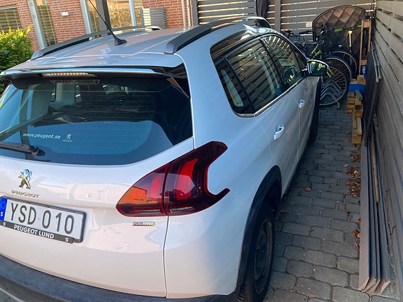 Peugeot 2008 2 of 5