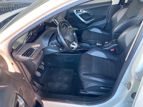Peugeot 2008 4 of 5