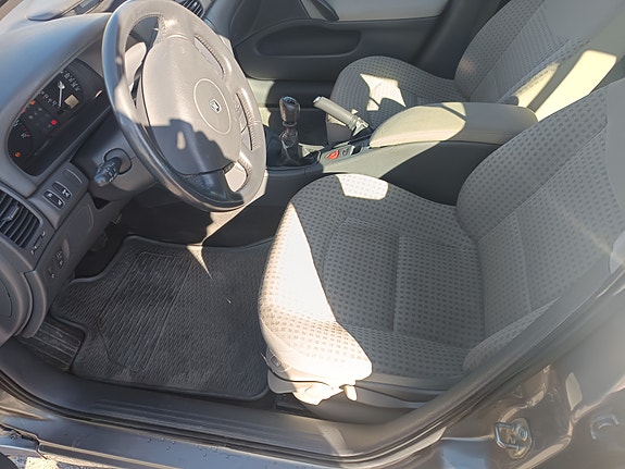 Renault Laguna 11 of 12