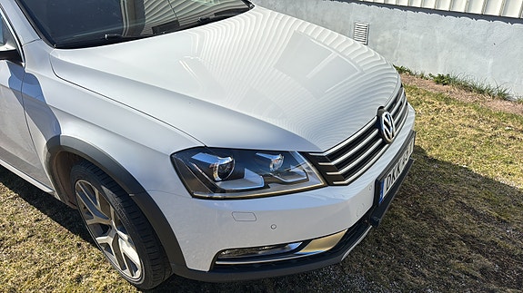 Volkswagen Passat Alltrack 3 of 5