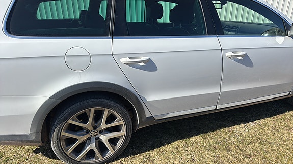 Volkswagen Passat Alltrack 4 of 5