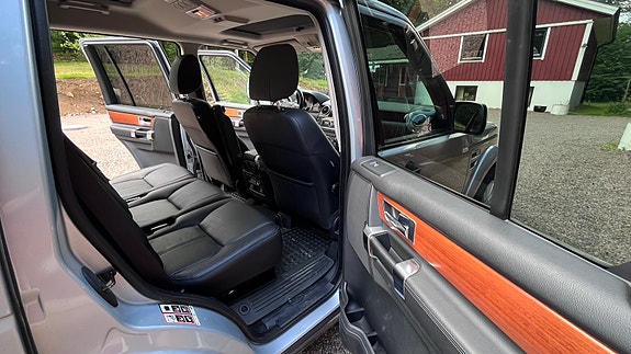 Land Rover Discovery 4 3 of 4