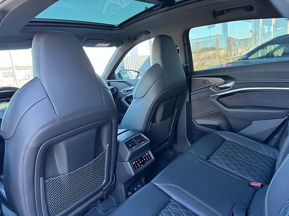 Audi SQ8 23 of 26