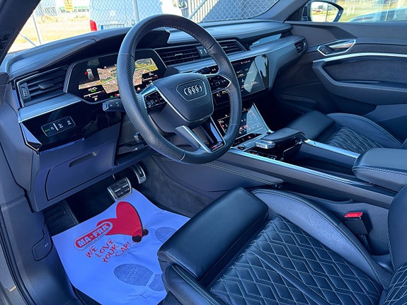 Audi SQ8 10 of 26