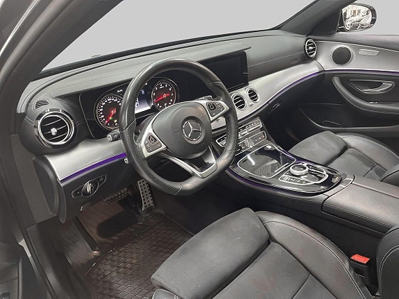 Mercedes-Benz E200 13 of 19