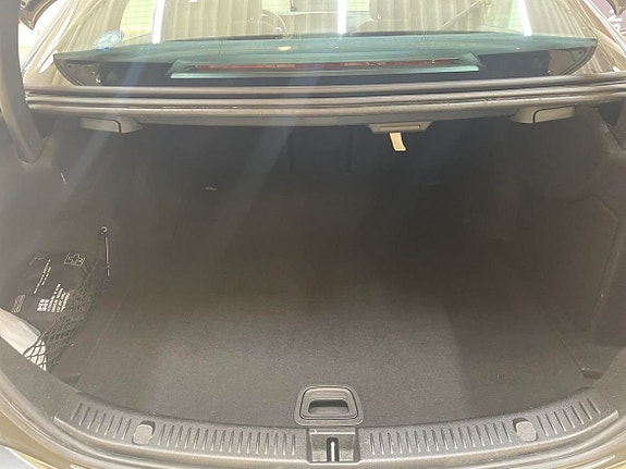 Mercedes-Benz E200 12 of 19