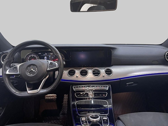 Mercedes-Benz E200 11 of 19
