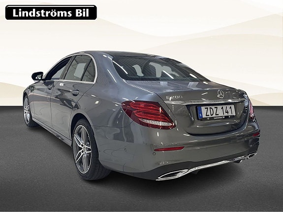 Mercedes-Benz E200 4 of 5