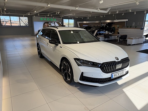 Skoda Superb 2 of 5